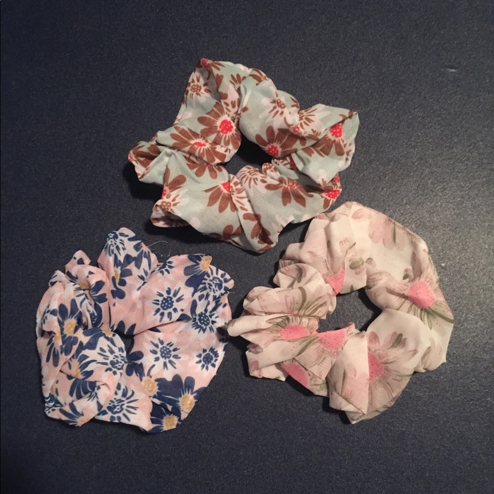 FLORAL SCRUNCHIES!!